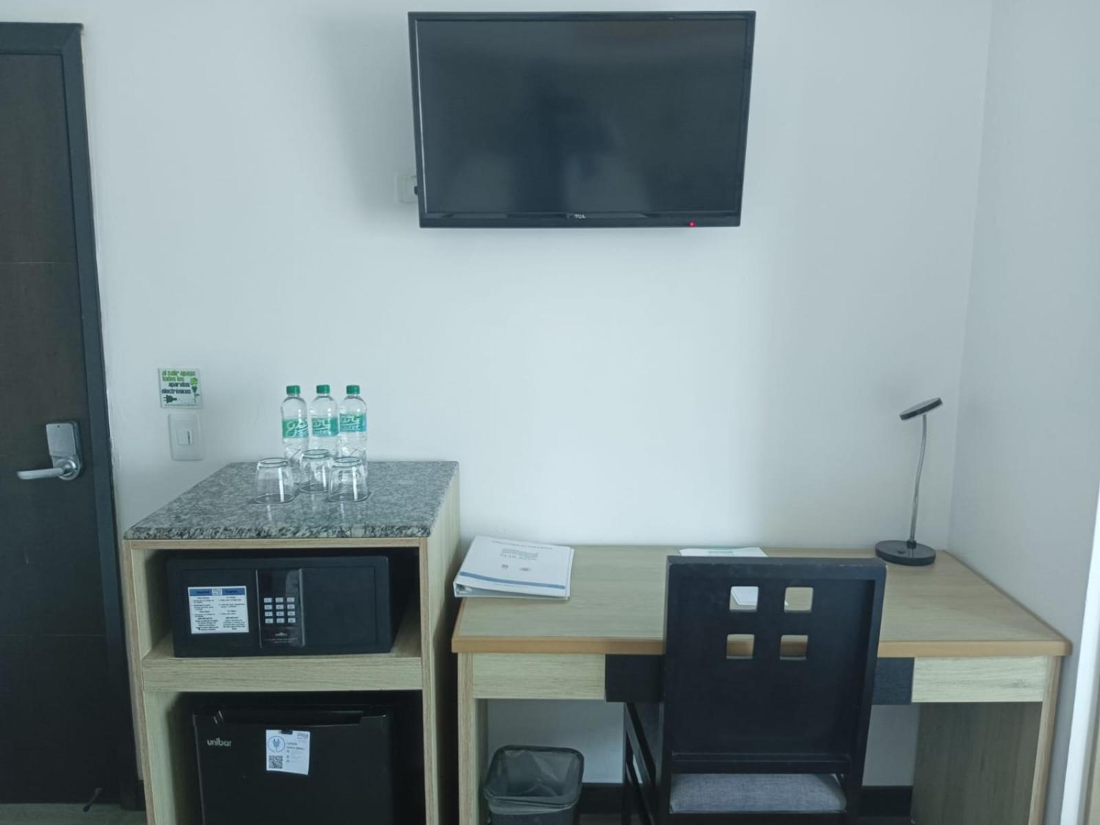 Hotel Mar Azul Манта Екстериор снимка