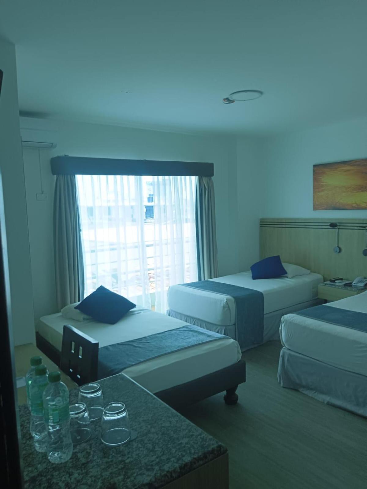 Hotel Mar Azul Манта Екстериор снимка