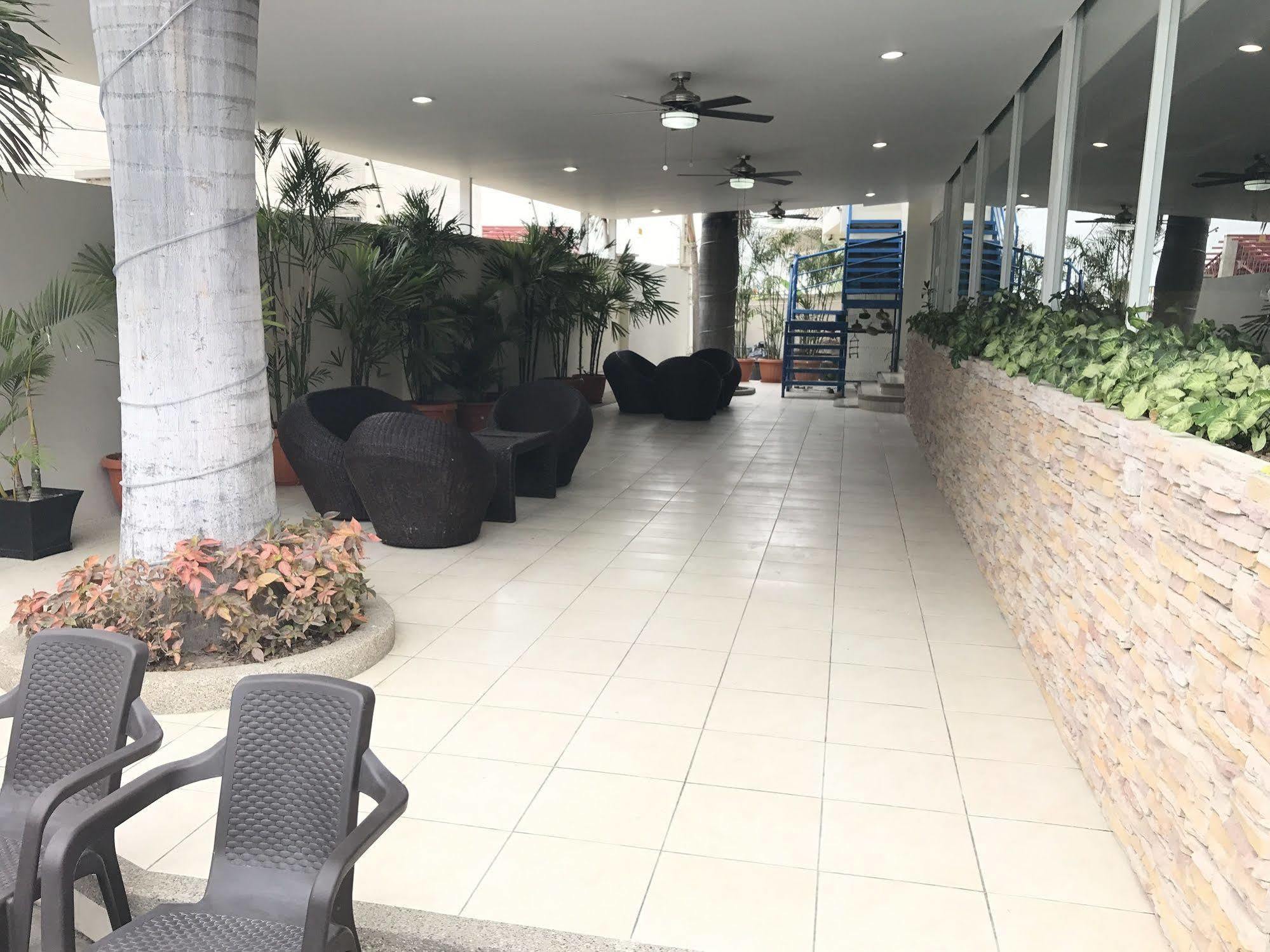 Hotel Mar Azul Манта Екстериор снимка